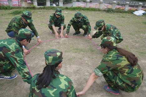 2015容大科技拓展訓練—沒有完美的個人，只有完美的團隊