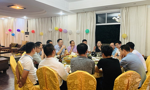 秋回容大，春暖花開