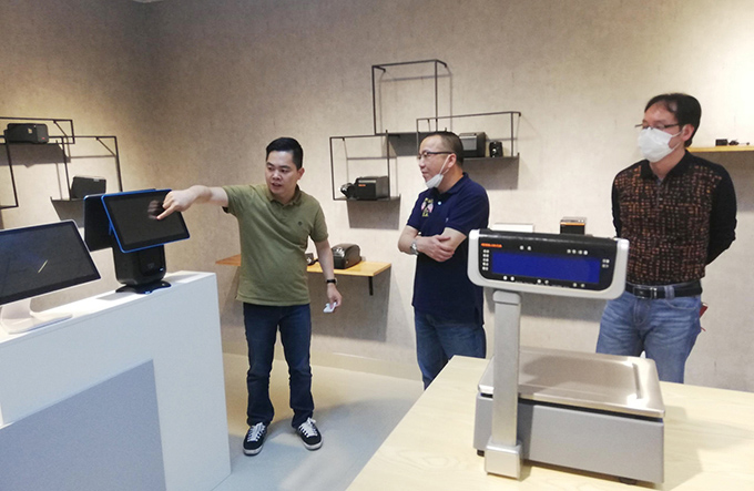 疫情期間，各級領導關懷慰問，容大工作穩中推進