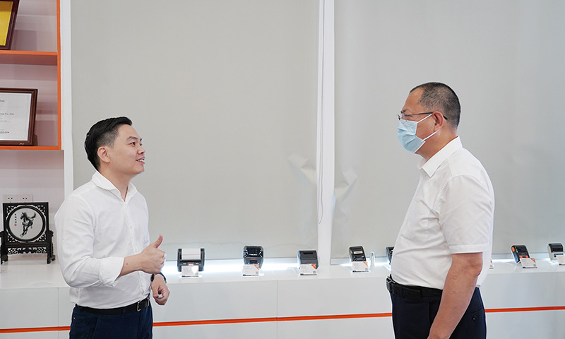 廈門市同安區(qū)委書記張毅恭一行蒞臨容大科技調(diào)研指導(dǎo)