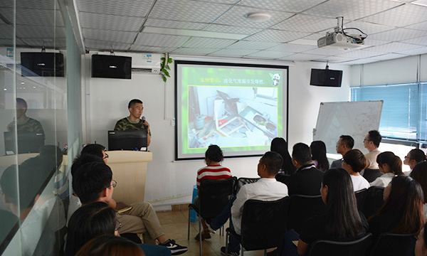 逃生預(yù)演，臨危不亂